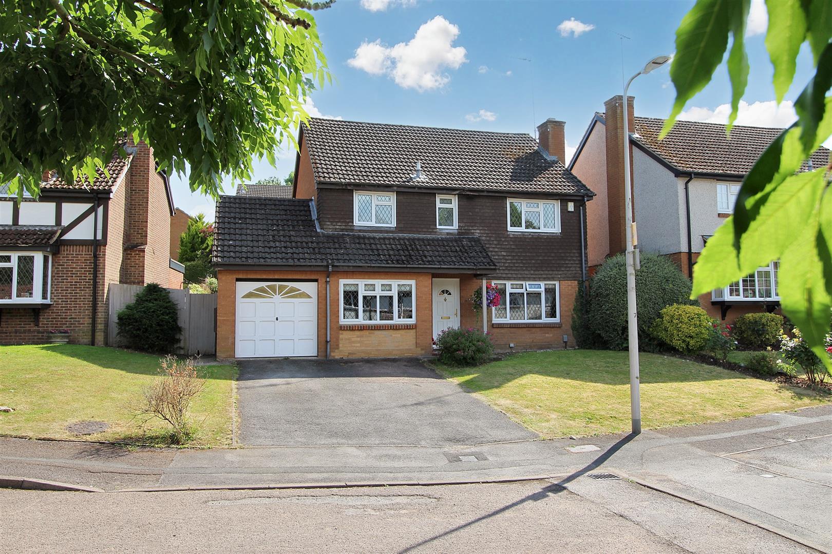 4 bed property in Goodliffe Gardens, Reading